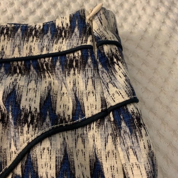 Anthropologie's Cartonnnier Larimer high waisted shorts in Ikart pattern. - Picture 8 of 9